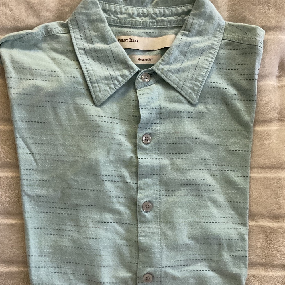Perry Ellis Modern Fit Mint Green Button-Up Shirt – Size M